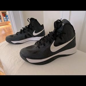 Nike Hyperfuse Black/White size 13